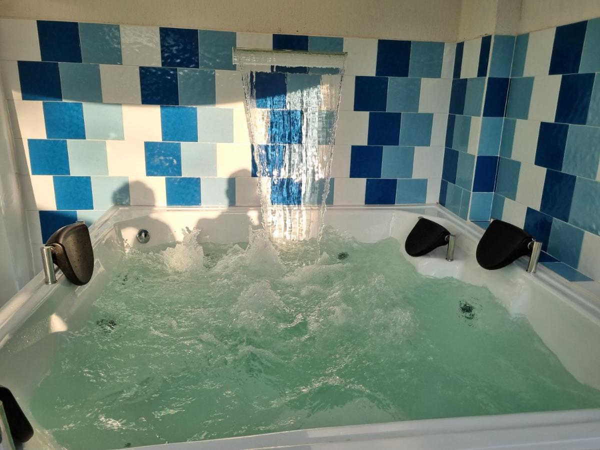 Hotel Antonella Plaza Pinchote Екстериор снимка