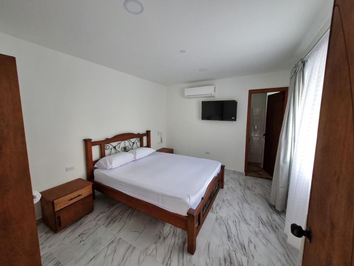 Hotel Antonella Plaza Pinchote Екстериор снимка
